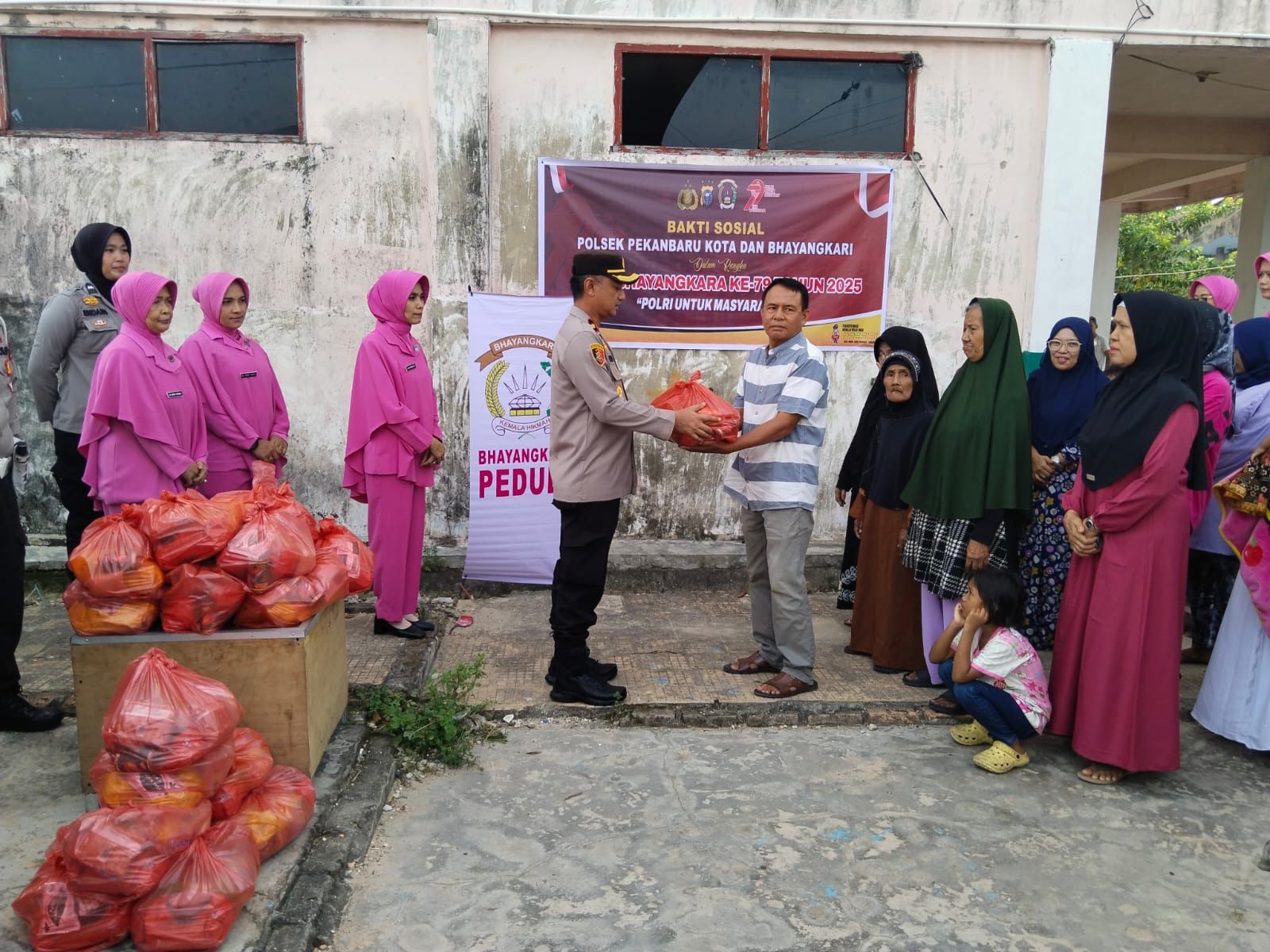 HUT Bhayangkara Ke79, Polsek Pekanbaru Kota Gelar Bhakti Religi
